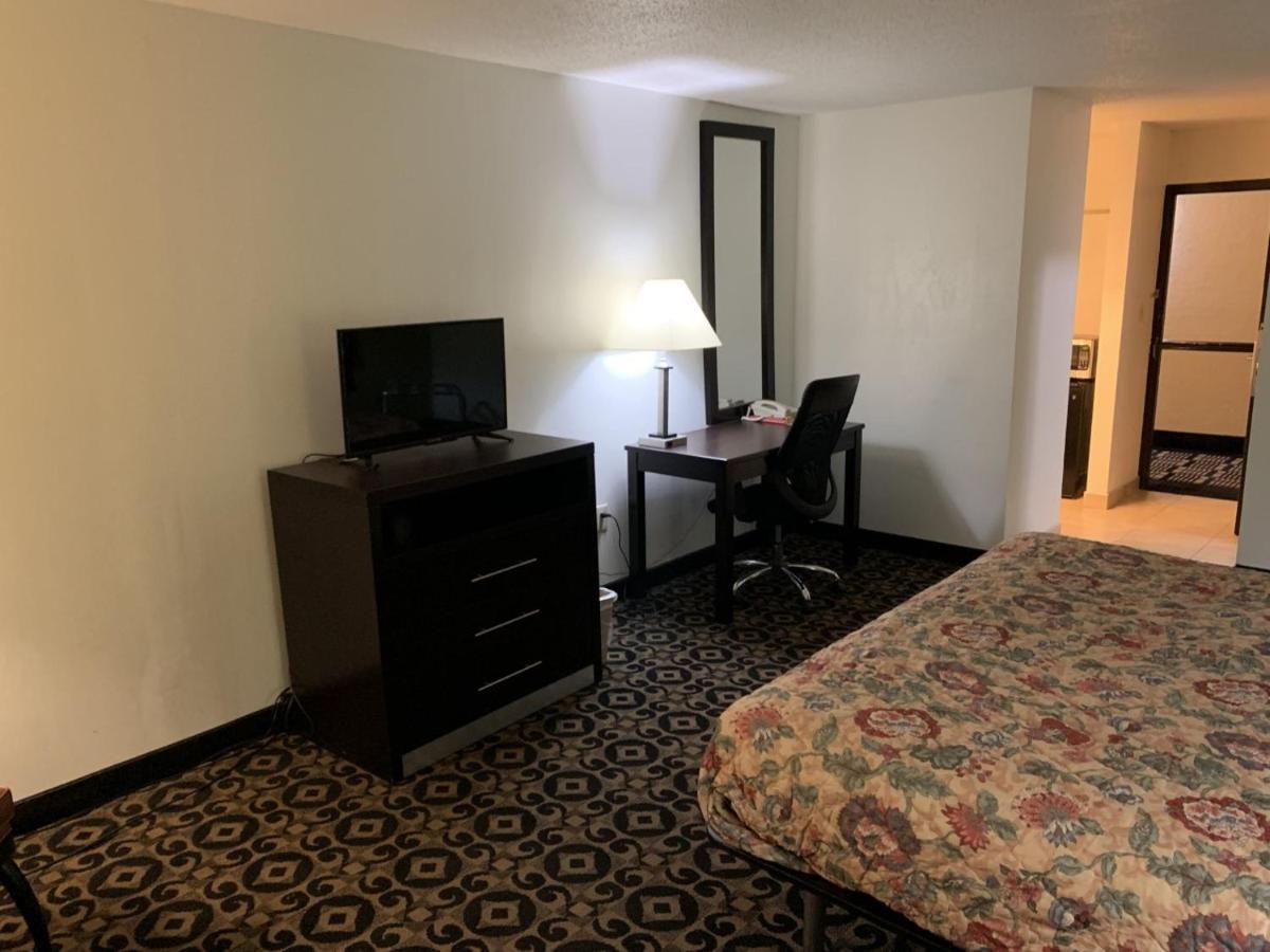 King'S Inn Torrington Extérieur photo