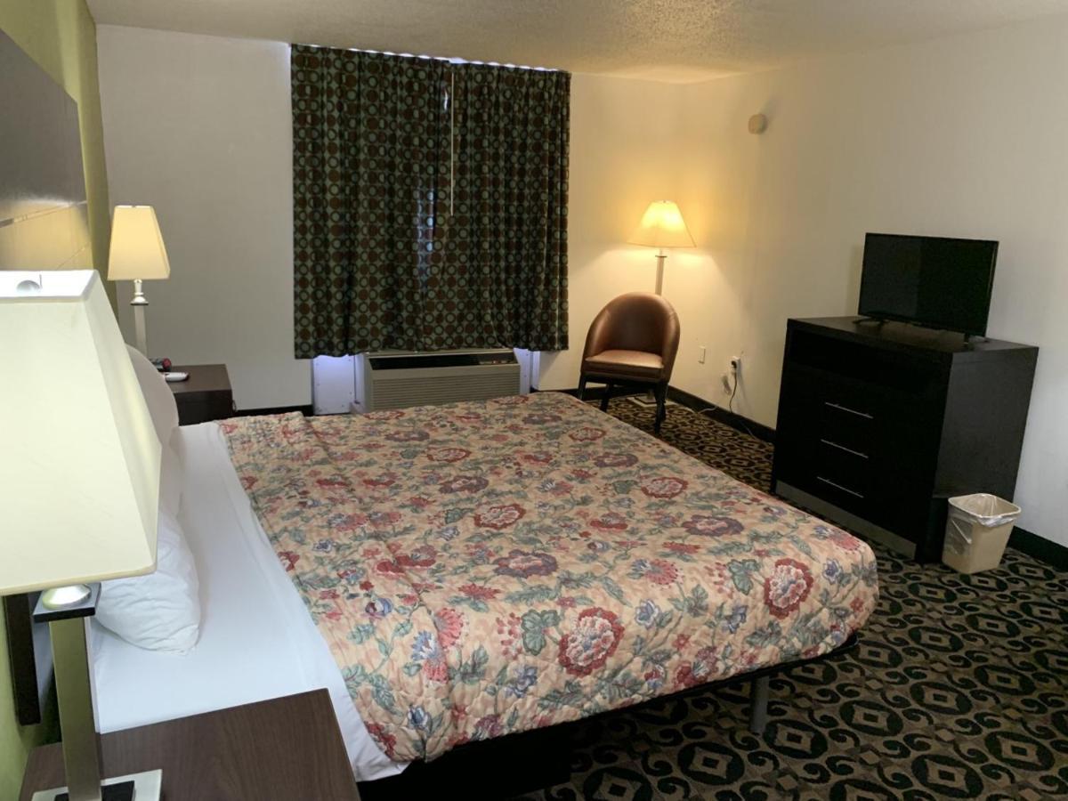 King'S Inn Torrington Extérieur photo